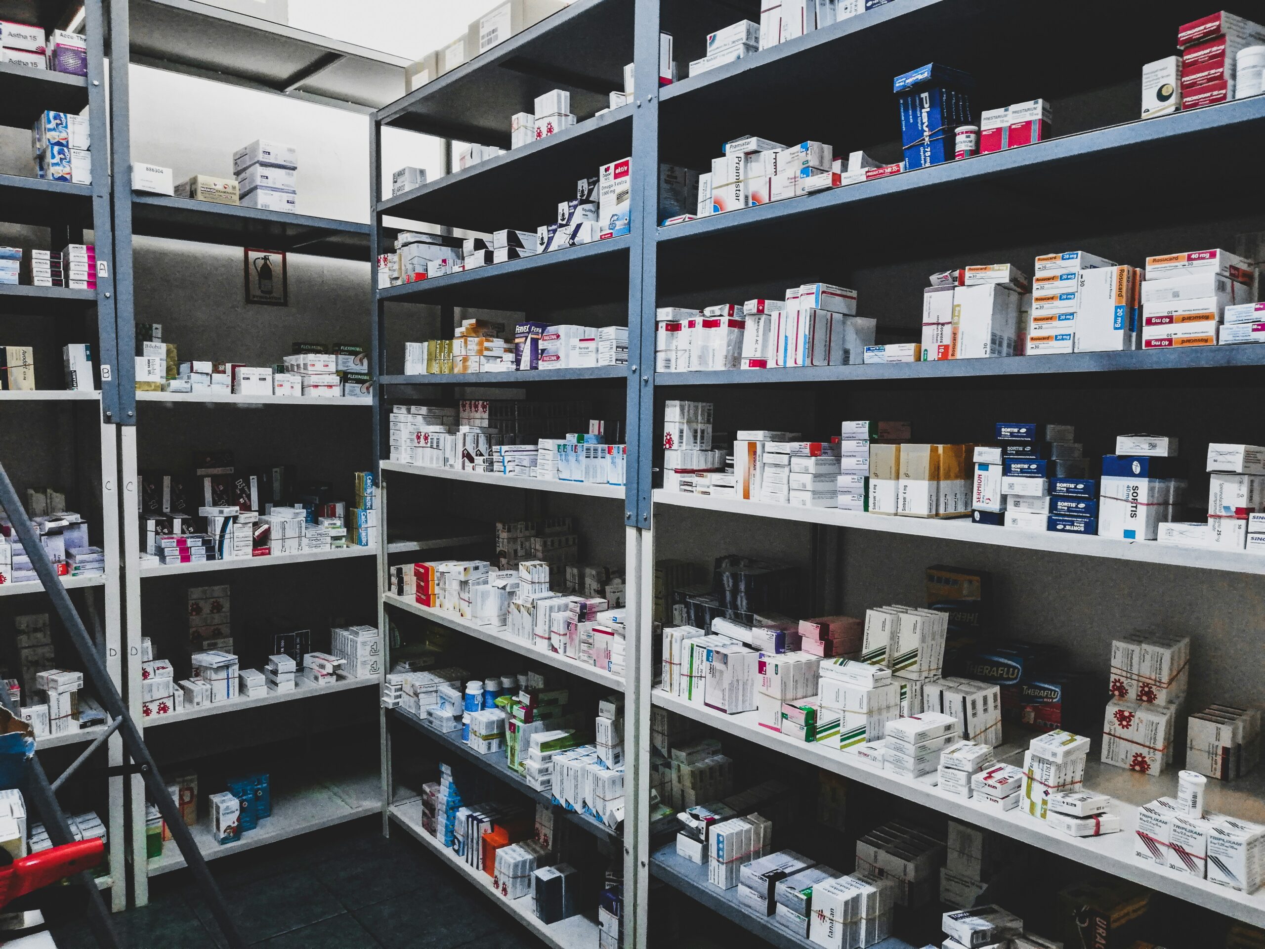 Why Hims & Hers Succeeded Where Traditional Pharmacies Failed 
